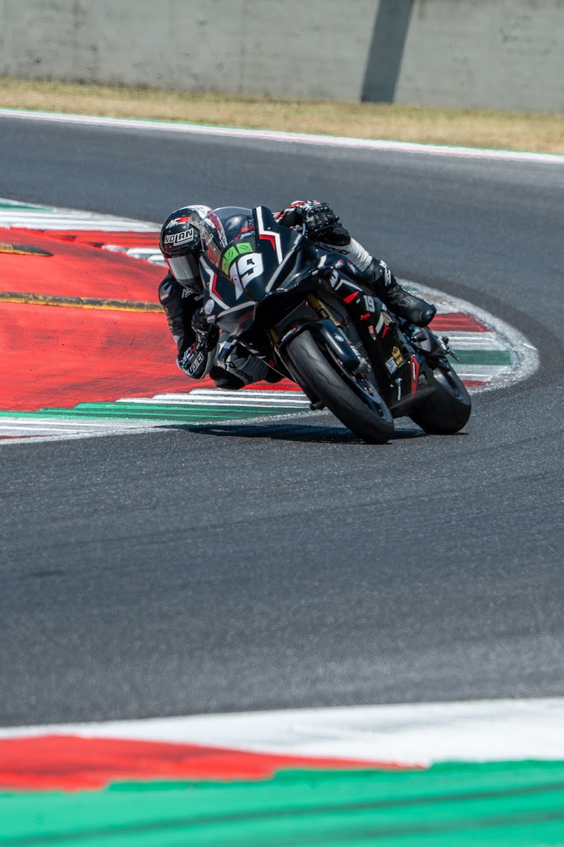 Costruiamo presenza in pista.