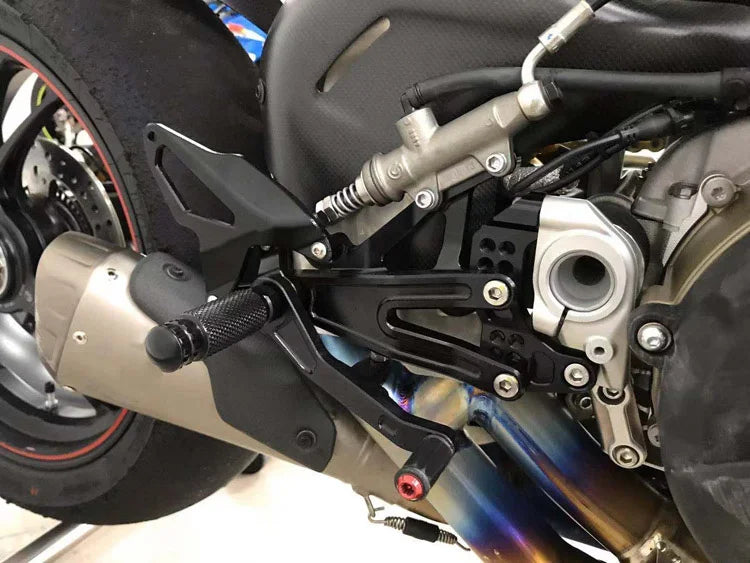 Pedane Racing Regolabili per Ducati Panigale V4/V4S/V4R (2018-2023)